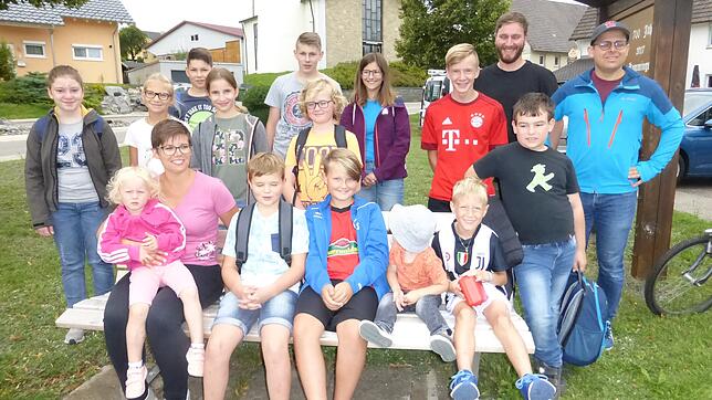 Voller Freude starten die Kinder und Jugendliche mit ihren Betreuern am Samstag zu einem erlebnisreichen Tag in den Seepark nach ...