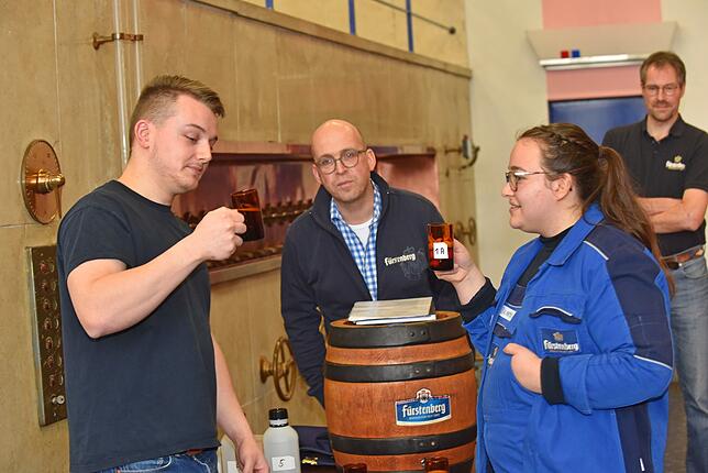 Bei dieser Blindverkostung müssen verschiedene Biere richtig erkannt werden.