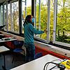 Das regelmäßige Lüften der Klassenzimmer ist in der Corona-Krise vorgeschrieben, wie hier im Villinger Gymnasium am Romäusring. Doch ...