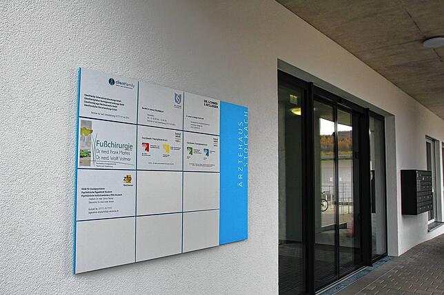 Auf dem Schild am Eingang befinden sich noch freie Flächen. Die Räumlichkeiten seien aber inzwischen alle vermietet, sagt Investorin ...