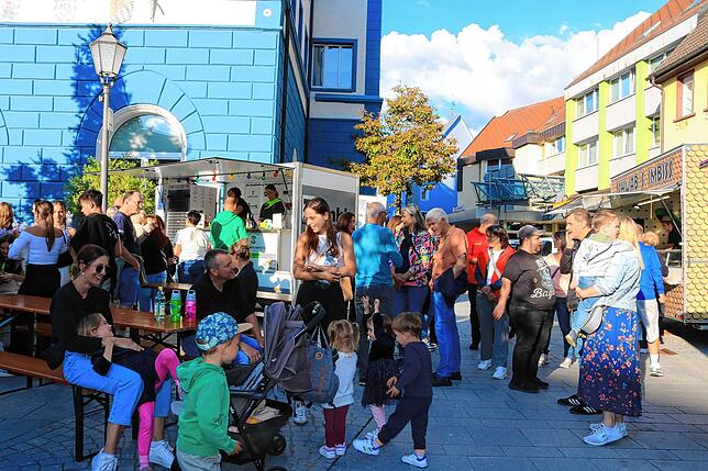 Bild 8: Stadtmusik Löffingen begeistert beim Open-Air-Konzert: Löffinger Städtle ein Klang- und Farbenmeer