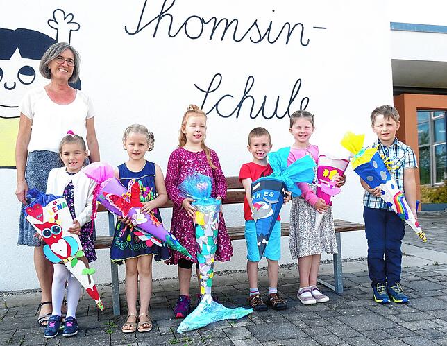 Die sechs Erstklässler der Thomsin-Schule Blumberg-Riedöschingen mit Klassenlehrerin Angelika Sitte.