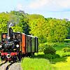 Die auch überregional bekannte Ausflugsbahn ist ab dem 1. Mai wieder in Betrieb und fährt durch die oberschwäbische Landschaft. Bild: ...