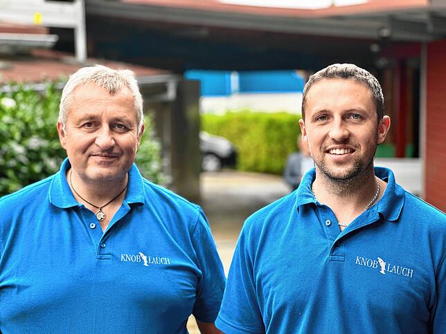 Andreas (links) und Marco Knoblauch betreiben zwei Fischhandlungen im Bodenseekreis.