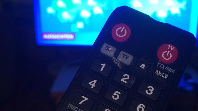 Immer noch hoffen Fernsehzuschauer in Deutschland, dass sie auch nach dem 3. Juni die Schweizer Sender SRF1 und SRF2 empfangen können. ...