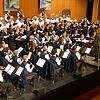 Ein beeindruckendes Schlussbild liefern die Chöre des Männergesangvereins Allmendshofen und der Musikverein Aufen während ihrem ...