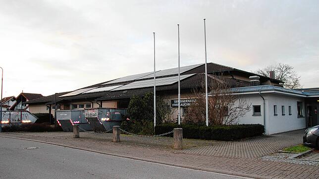Die Gemeindehalle Oberlauchringen muss nach einem Wasserschaden saniert werden. Dafür sind 500.000 Euro im Haushaltsplan vorgesehen.