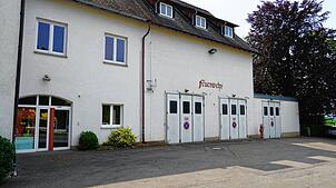 Aus zwei wird eins: Das absehbar ehemalige Feuerwehr-Gerätehaus in Bermatingen. Wie es weitergenutzt werden kann, ist derzeit noch ...