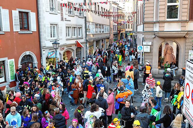 Bild 4: Konstanzer Straßenfasnacht 2025: Wenn die Altstadt zur Partyzone wird - Hier die schönsten Bilder!