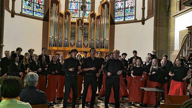 Foto: Berfin KaragözlüDer Karlsruher Kammerchor des Helmholtz-Gymnasiums im Konzert.