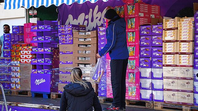Kistenweise Schokolade und lila Verführungen – woher der Name des MilkaMaxx-Wagens bei der Marktschreier-Gilde kommt, ist offensichtlich.