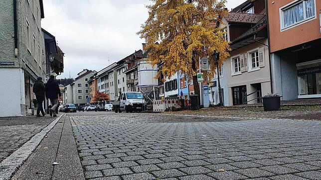 Die Rheinstraße in der Waldshuter Kernstadt bildet nach der Kaiserstraße, der Wallstraße und dem Wallgraben die vierte und letzte Etappe ...
