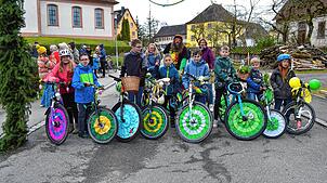 Die Teilnehmer des Wettbewerbs (vorn, von links): Maya Vögtle, Linus, Lukas und Marlon Menig, Silas Löffler, Mario Schafheutlin, Philipp ...