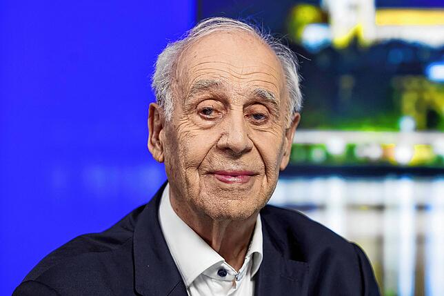 Der Soziologe Jean Ziegler, emeritierter Professor der Universität Genf und ehemaliger Sonderberater der Vereinten Nationen, kritisiert ...