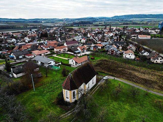 In der beschaulichen Gemeinde Frickingen blieb es natürlich kein Geheimnis, als die Polizei mit einem Großaufgebot ein Wohnhaus ...