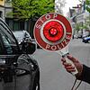 Die Singener Polizei im Einsatz mit Kelle, Blaulicht, Polizeiwagen.