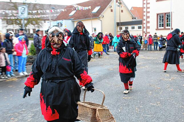 Bild 10: Umzug am Fastnachtssonntag in Hochemmingen: hier gibt´s die Bilder!