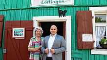 Große Freude herrscht im Löffinger Tierheim, als der Unadinger Achim Wenzinger der stellvertretenden Vorsitzenden Carola Hannes eine ...