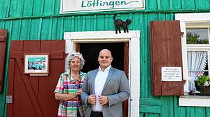 Große Freude herrscht im Löffinger Tierheim, als der Unadinger Achim Wenzinger der stellvertretenden Vorsitzenden Carola Hannes eine ...
