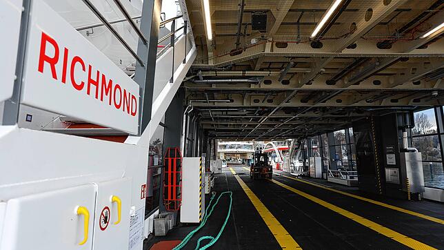 Kein Auto an Deck: Das neue Fährschiff &bdquo;Richmond&ldquo; hatte bisher nur einen kurzen Linien-Einsatz. Seit der Taufe in Juni fuhr ...