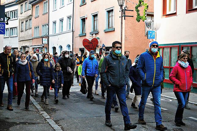 Demonstranten in der Hafenstraße. Von dort aus ging es wieder in Richtung Ausgangspunkt, dem Seesportplatz.