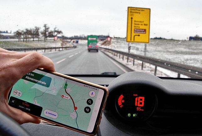 Wer am Montagmorgen auf der B27 unterwegs ist muss Verzögerungen von bis zu 30 Minuten zwischen Hüfingen und Blumberg in Kauf nehmen. ...