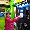 Auch Renate Nietlispach aus Richenthal LU musste die neuen Automaten im Parkhaus Lohgerbe erst noch studieren.