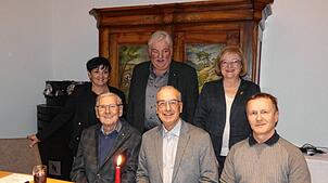 Die Vorsitzende der Albbrucker CDU, Margarete Lenz (links) und die CDU-Landtagsabgeordnete Sabine Hartmann-Müller dankten Josef Ebner, ...