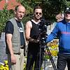 Ein Team aus Polen drehte in Gurtweil einen Film über das Leben Pater Jordans (von links): Salvatorianer-Pater Bernhard, Anna Teler ...