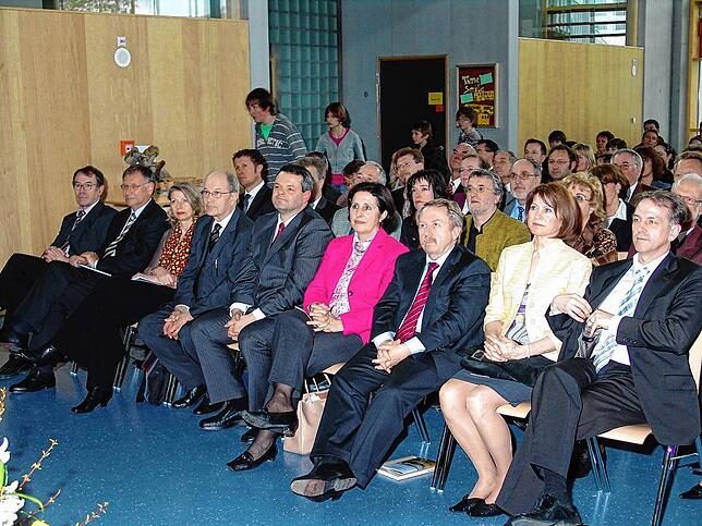 Ein wichtiger Moment in Bürgermeister Mosers Karriere: Die festliche Einweihung des neu gebauten Engener Gymnasiums im März 2009.