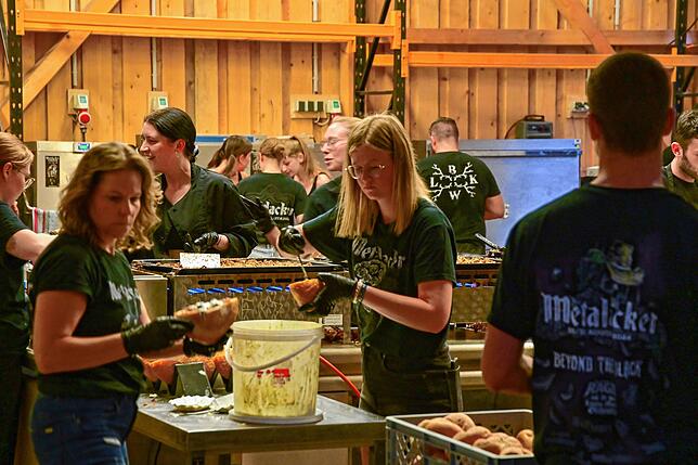 Bild 33: Tausende Metalheads feiern im Schwarzwald