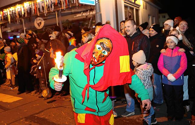 Bild 18: Nachtumzug vor großem Volk