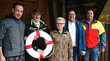Die Neuen sind (von links): Bademeister Oliver Theinert, Rettungsschwimmer Josef Brohl, Kioskbetreiberin Sabine Keuneke-Grötz, ...