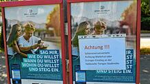 Der Zettel am Bahnhof Tiengen hat es in sich: Der Ersatzverkehr fährt gar nicht von hier, sondern von der Stadtmitte aus – das bedeutet ...
