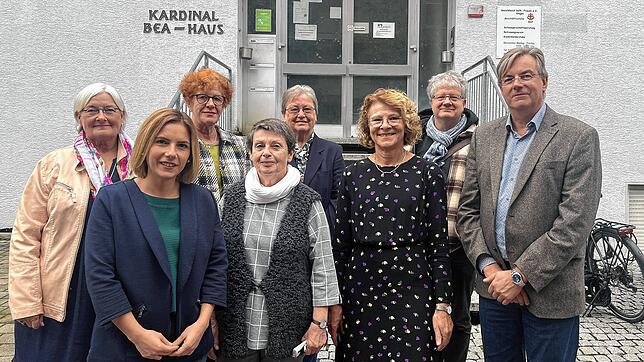 Sie stehen dem Projekt „Guter Start Wohnen“. (von links): Brigitte Ossege-Eckert (Caritas), Anja Wirth (Betreuung GuStaWo), Regina Link ...