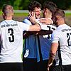 Siegtreffer im Verfolgerduell: Bezirksligist SG FC Wehr/Brennet feiert Torschütze Saner Öz (Nr. 77) fürs 1:0 gegen den FC Zell.