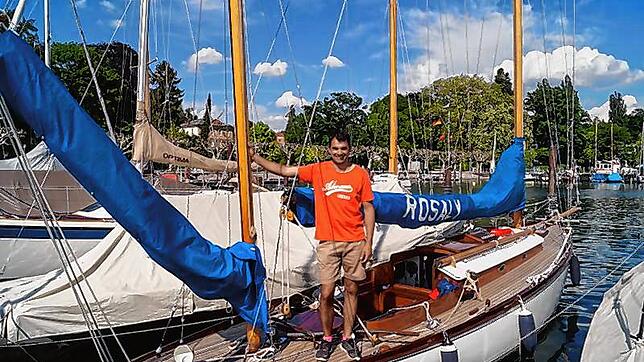 Tino Ellegast auf einem Boot im Konstanzer Yachthafen. Bis vor wenigen Jahren war der Weltmeister und Deutsche Meister weltweit auf ...