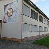 Der Charakter des aus den 1970er Jahren stammenden Schulgebäudes soll weitgehend erhalten bleiben. | Bild: Heinrich Sturm
