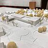 Ein Modell des Büros Schaudt Architekten zeigt, wie das neue Stockacher Feuerwehrhaus aussehen soll. Im Vordergrund ist der ...