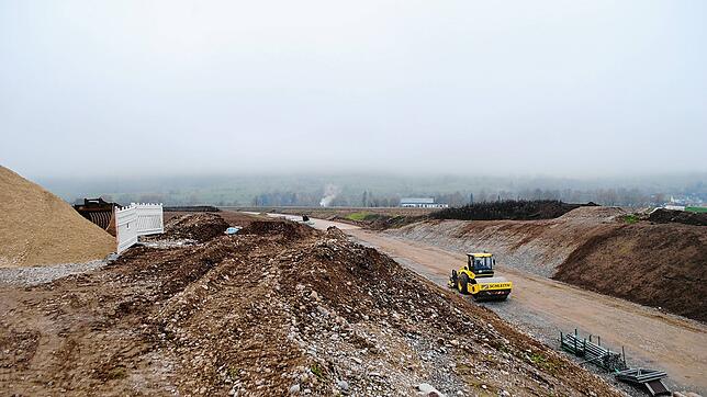 Blick Richtung Süden auf die künftige Trasse der Ortsumfahrung Oberlauchringen. Die Straße mündet später bei Bechtersbohl auf die ...