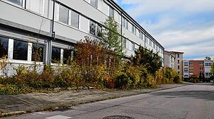 Für bis zu 100 Geflüchtete soll nach Plänen des Landratsamts das Gewerbeobjekt in eine Gemeinschaftsunterkunft umgebaut werden