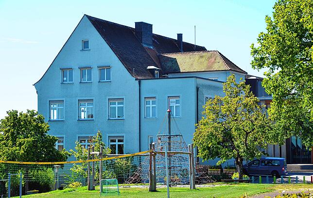 Die Sanierung der Gretser-Schule und vor allem der Bau einer neuen Turnhalle seien vordringlich, so Mock.