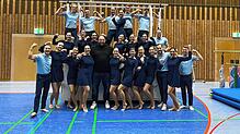 Das Team der Blues Brothers vom TV Ludwigshafen mit Dennis Kohlruss, dem stärksten Mann Deutschlands.