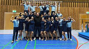 Das Team der Blues Brothers vom TV Ludwigshafen mit Dennis Kohlruss, dem stärksten Mann Deutschlands.