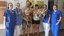 Neonatologin Dr. Ursula Büsse, Kinderkrankenschwester und Stillberaterin Kathrin Meier, Oberärztin Hannah Bekarew und Kreißsaalärztin ...