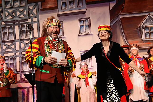 Bild 6: Almbesuch, Bischof Radolt und Imperia: Die schönsten Bilder der Narrenspiegel-Premiere