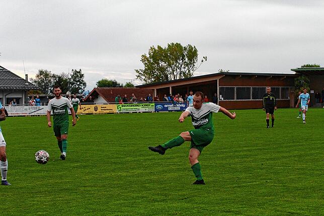 Bild 8: SV Waldhaus bezwingt den SV Obersäckingen mit 4:0 &ndash; und wir haben Bilder!