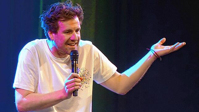 Comedy-Star Luke Mockridge meldete sich auf der Gloria-Bühne mit seinem Programm &bdquo;Trippy&ldquo; zurück.