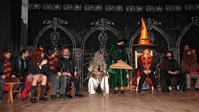 Die Zaubereischule Hogwarts öffnet auf der Bühne der Immendinger Donauhalle noch einmal ihre Pforten für die berühmten Schüler Harry ...