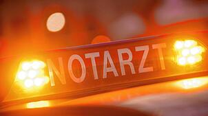 Drei Jugendliche wurden in Bregenz durch einen Böller verletzt und mussten mit dem Rettungswagen ins Krankenhaus gebracht werden.